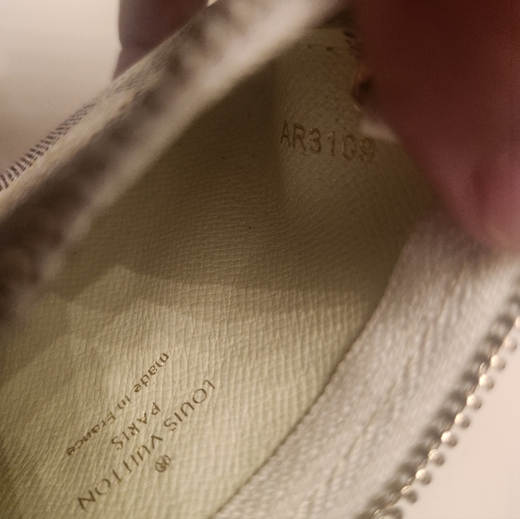 White and Gray Checkered Key Pouch - Picture 3 of 7